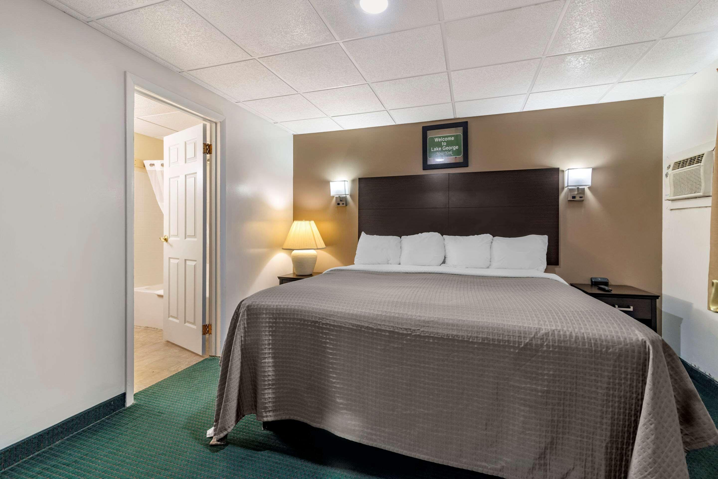 Rodeway Inn Lake George Outlets Екстер'єр фото