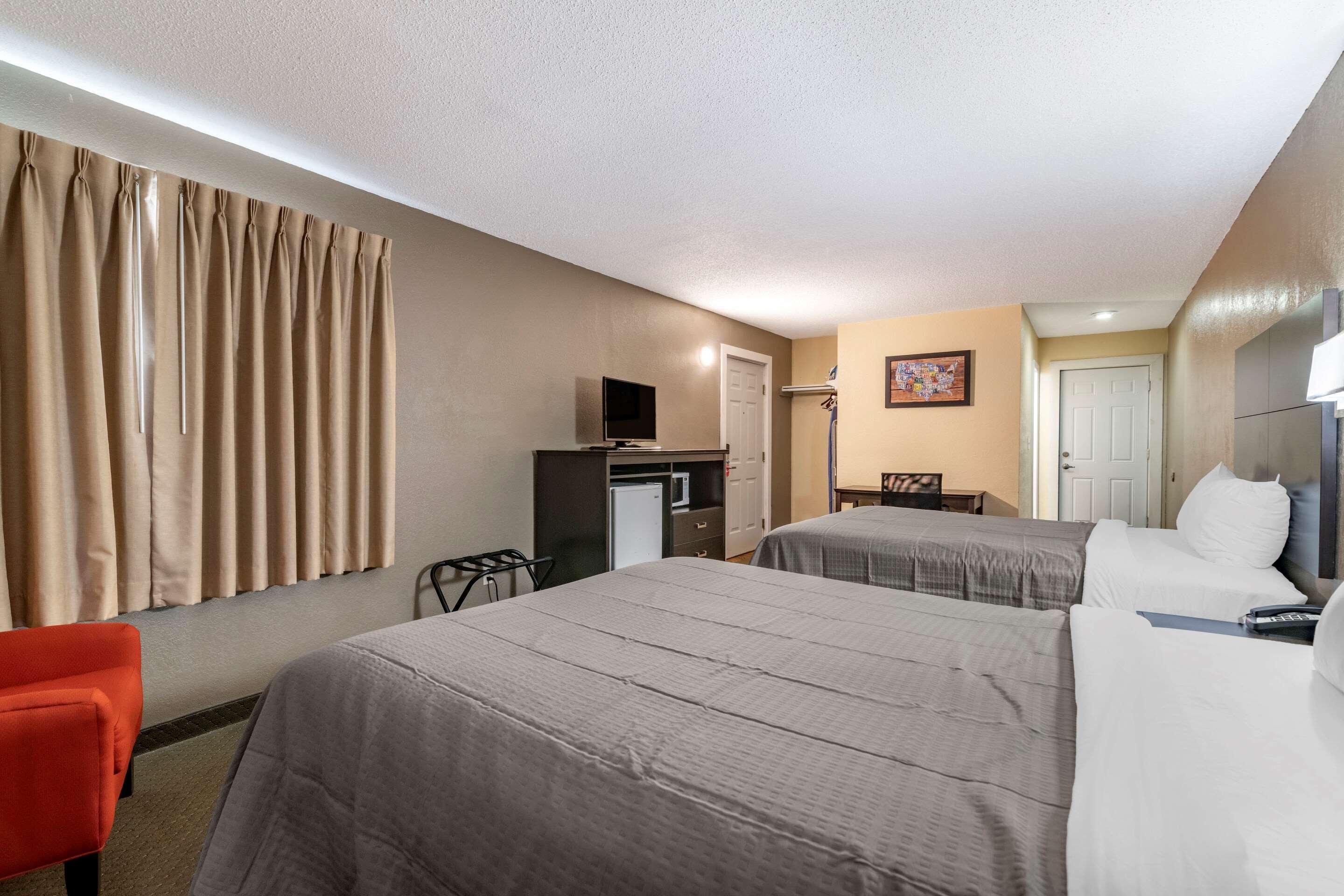 Rodeway Inn Lake George Outlets Екстер'єр фото