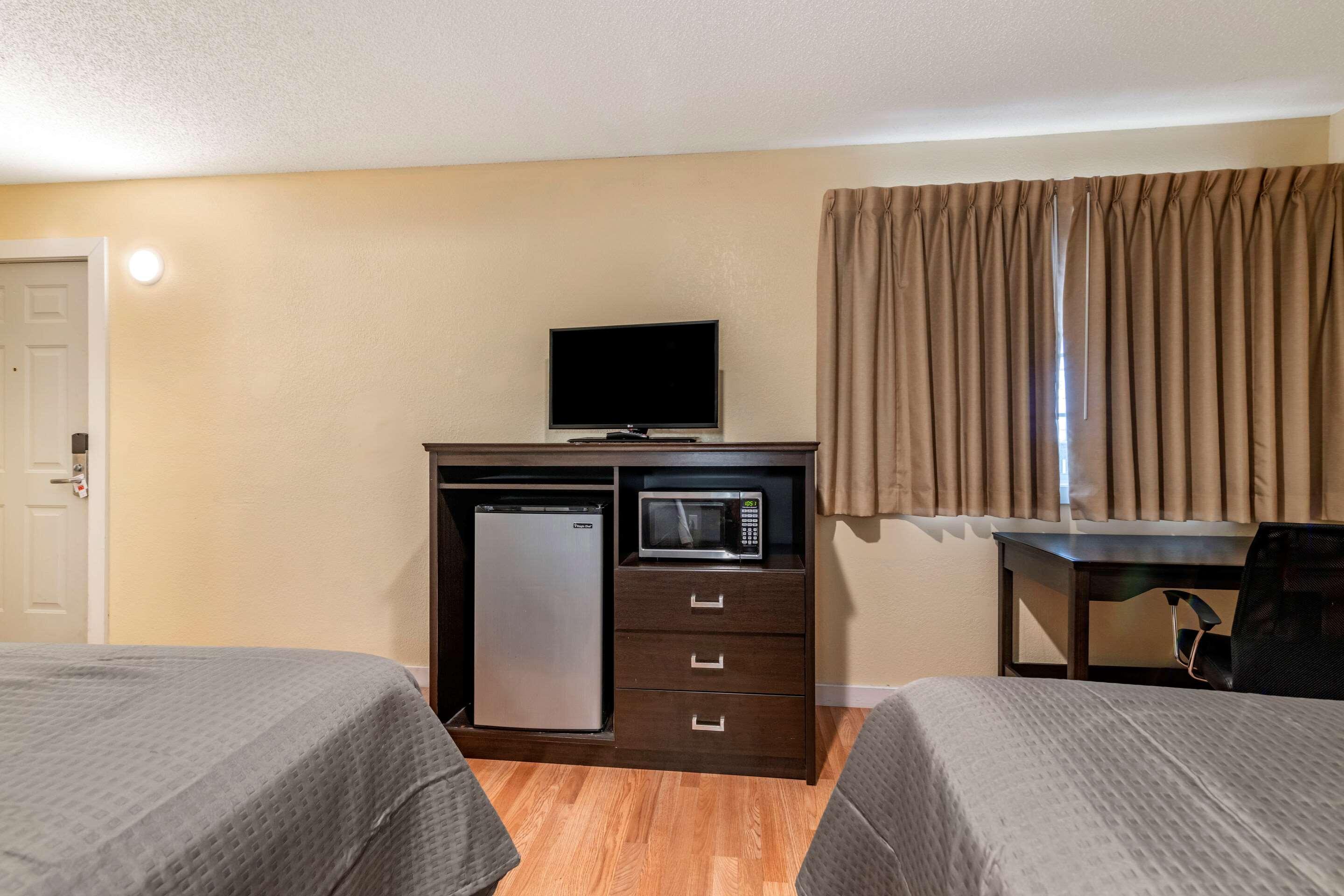 Rodeway Inn Lake George Outlets Екстер'єр фото