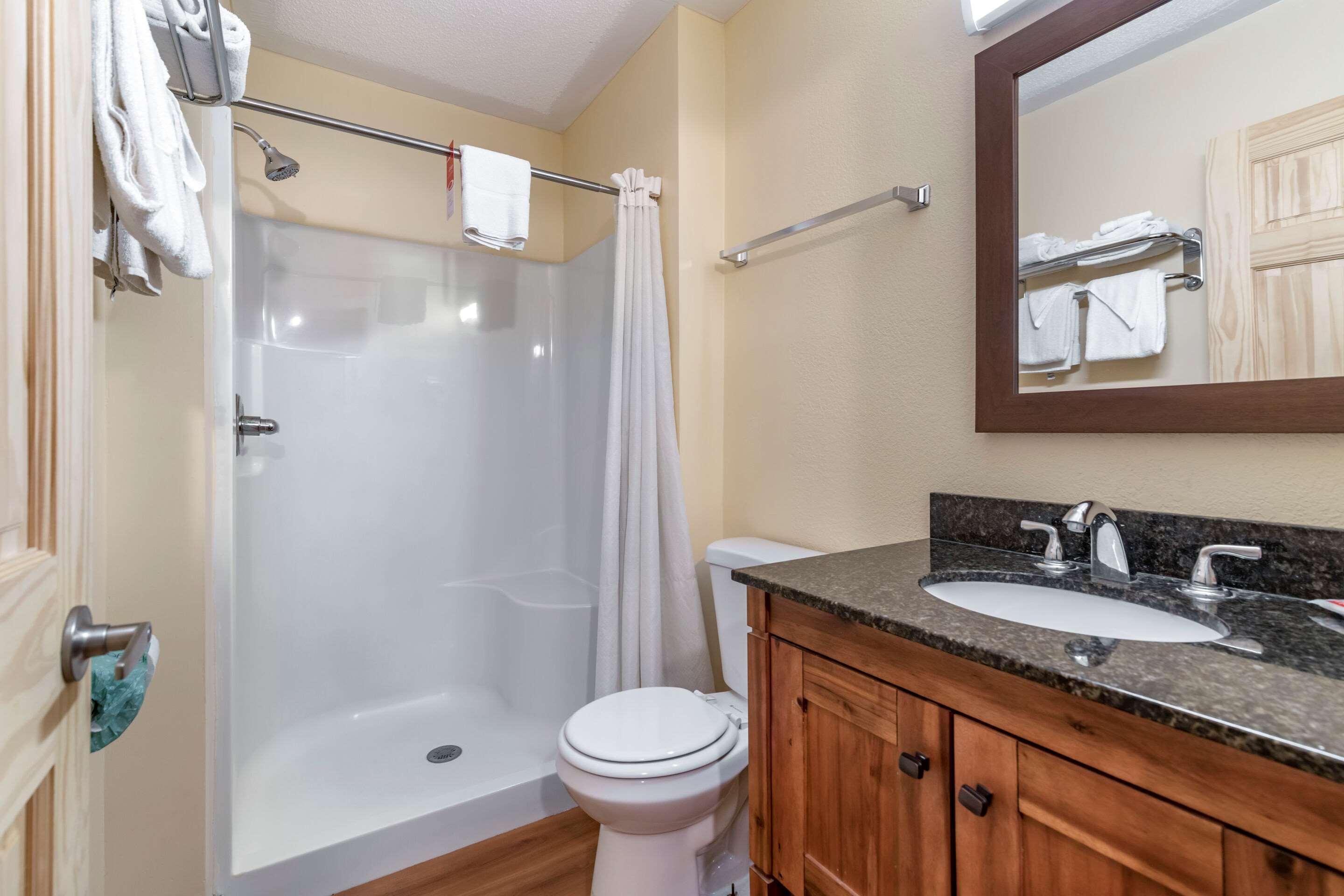 Rodeway Inn Lake George Outlets Екстер'єр фото