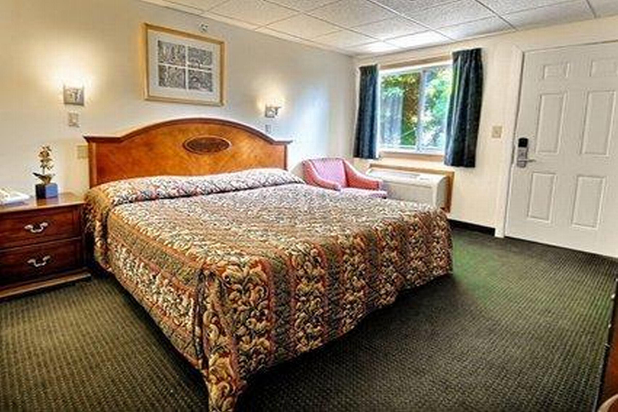 Rodeway Inn Lake George Outlets Екстер'єр фото