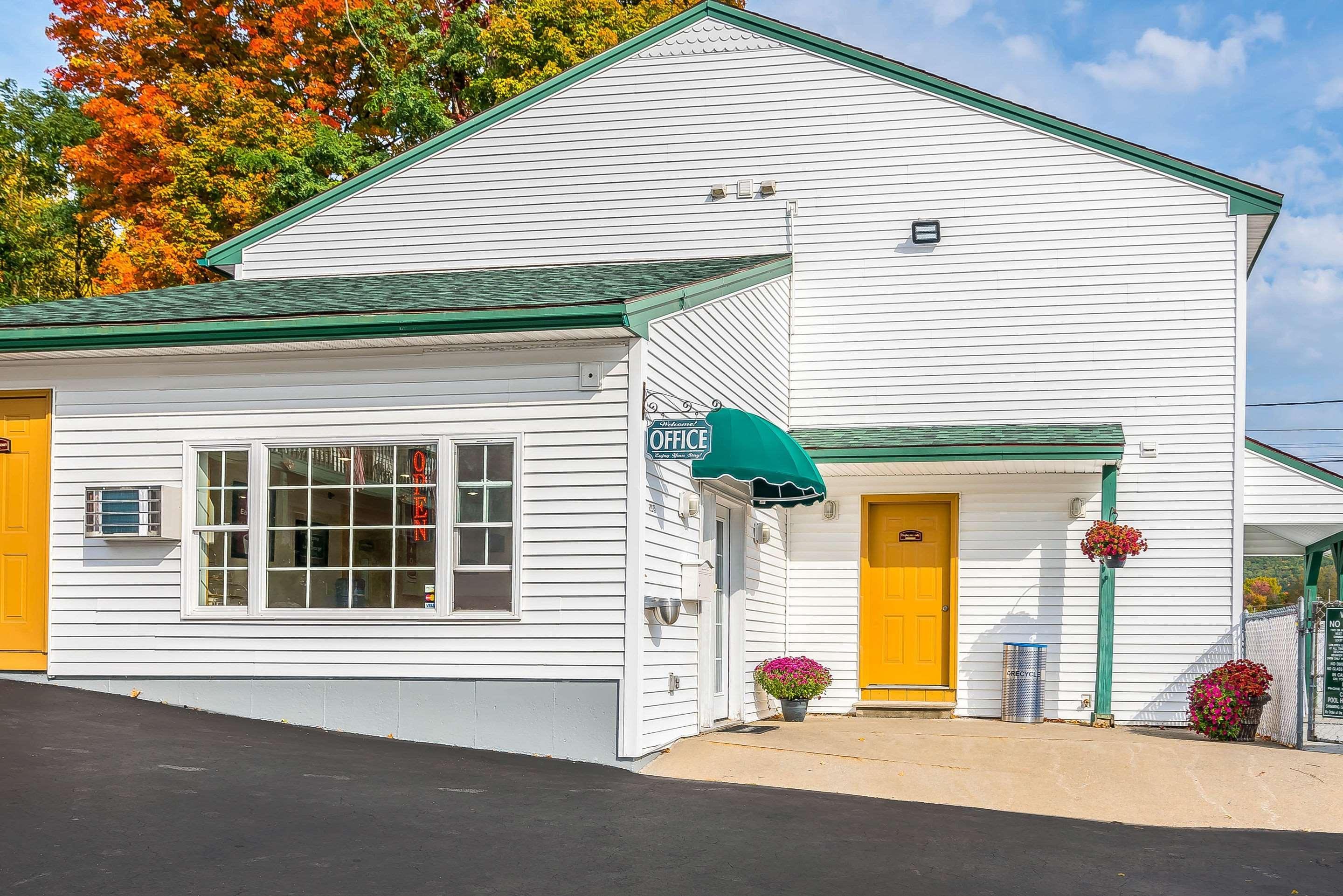 Rodeway Inn Lake George Outlets Екстер'єр фото