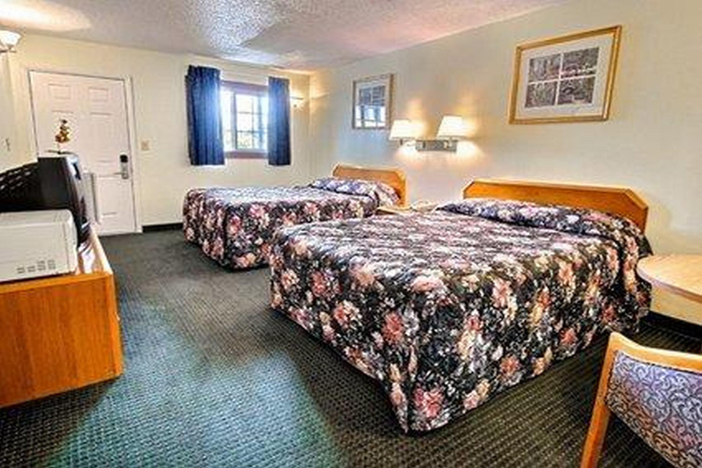 Rodeway Inn Lake George Outlets Екстер'єр фото
